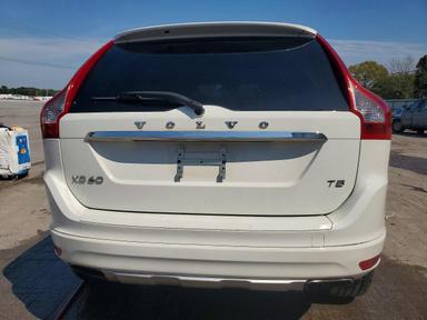 Vue de 2015 VOLVO XC60 T5 PREMIER, angle 6