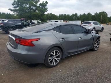 Vue de 2017 NISSAN MAXIMA 3.5 SL, angle 3