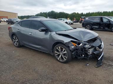 Vue de 2017 NISSAN MAXIMA 3.5 SL, angle 4