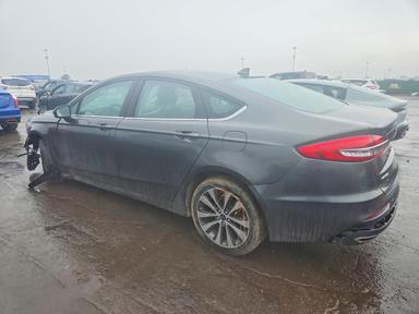Vista de 2020 FORD FUSION SE, ángulo 2