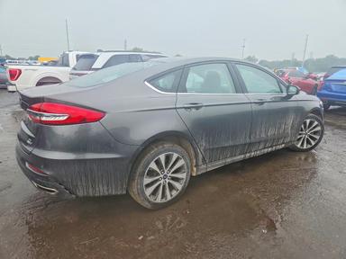 Vista de 2020 FORD FUSION SE, ángulo 3