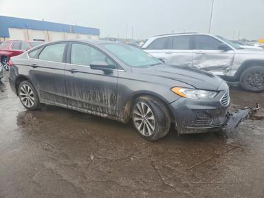 Vista de 2020 FORD FUSION SE, ángulo 4