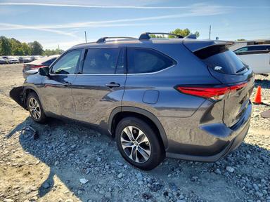 Вид 2022 TOYOTA HIGHLANDER XLE, угол 2