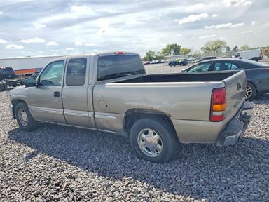 منظر 2000 GMC NEW SIERRA C1500، زاوية 2