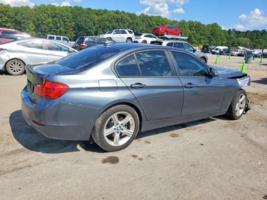 Vue de 2014 BMW 328 I, angle 3