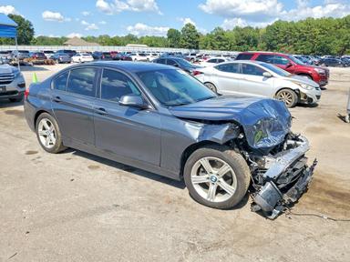 Vue de 2014 BMW 328 I, angle 4