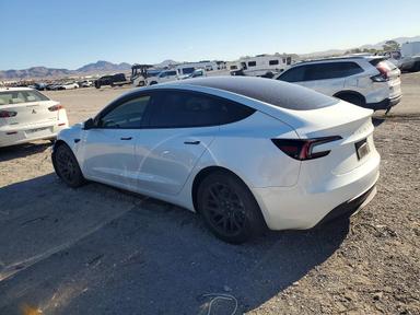 Vue de 2025 TESLA MODEL 3, angle 2