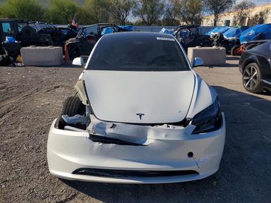 Vue de 2025 TESLA MODEL 3, angle 5