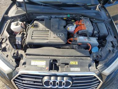 منظر 2017 AUDI A3 E-TRON PREMIUM PLUS، زاوية 11