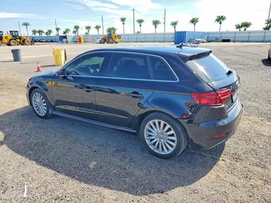 منظر 2017 AUDI A3 E-TRON PREMIUM PLUS، زاوية 2