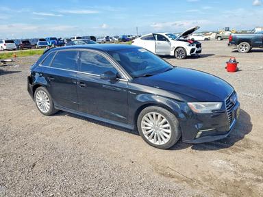 منظر 2017 AUDI A3 E-TRON PREMIUM PLUS، زاوية 4