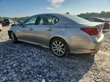 منظر 2015 LEXUS GS 350، زاوية 2