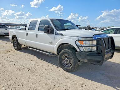 Vue de 2016 FORD F250 SUPER DUTY, angle 4