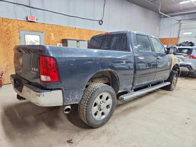 منظر 2017 RAM 2500 SLT، زاوية 3