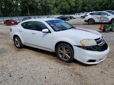 منظر 2012 DODGE AVENGER SXT، زاوية 4