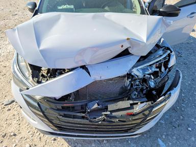 Vue de 2024 NISSAN VERSA SR, angle 11