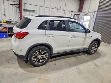 Vista de 2017 MITSUBISHI OUTLANDER SPORT SEL, ángulo 3