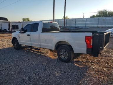Vue de 2019 FORD F250 SUPER DUTY, angle 2