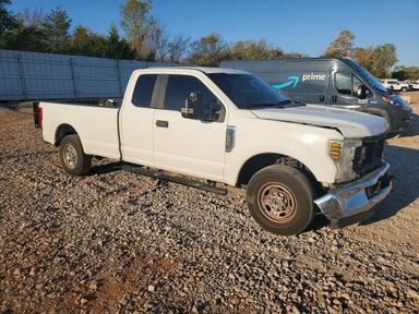 Vue de 2019 FORD F250 SUPER DUTY, angle 4