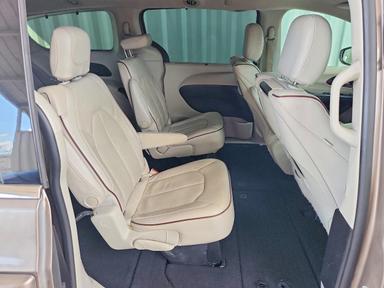 منظر 2018 CHRYSLER PACIFICA LIMITED، زاوية 11