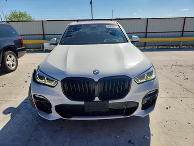 Vue de 2020 BMW X5 M50I, angle 5