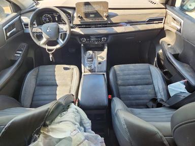 Vue de 2022 MITSUBISHI OUTLANDER SE, angle 8