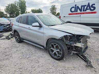 Vista de 2016 BMW X1 XDRIVE28I, ángulo 4