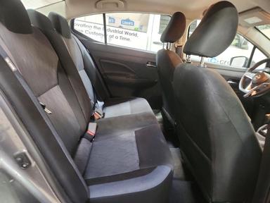 Vista de 2025 NISSAN VERSA SV, ángulo 10