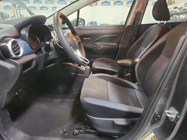 Vista de 2025 NISSAN VERSA SV, ángulo 7