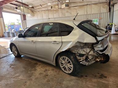 Vue de 2011 SUBARU IMPREZA 2.5I PREMIUM, angle 2
