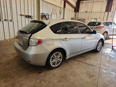 Vue de 2011 SUBARU IMPREZA 2.5I PREMIUM, angle 3