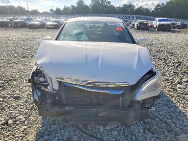 Вид 2013 CHRYSLER 200 LX, угол 5