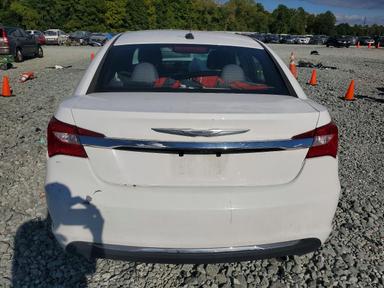 Вид 2013 CHRYSLER 200 LX, угол 6