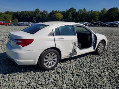 Vue de 2013 CHRYSLER 200 LX, angle 3