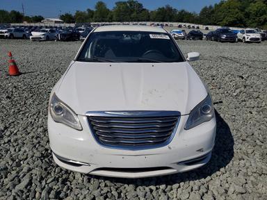 Vue de 2013 CHRYSLER 200 LX, angle 5