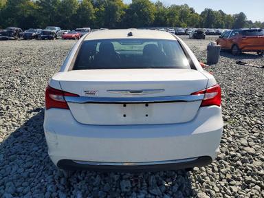 Vue de 2013 CHRYSLER 200 LX, angle 6