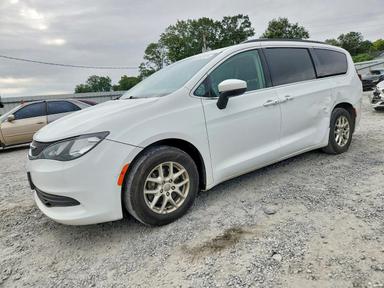 Вид 2020 CHRYSLER VOYAGER LXI, угол 1