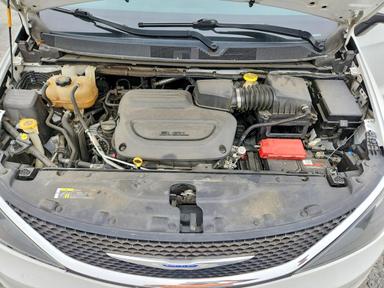 Вид 2020 CHRYSLER VOYAGER LXI, угол 12