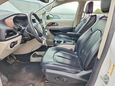 Вид 2020 CHRYSLER VOYAGER LXI, угол 7