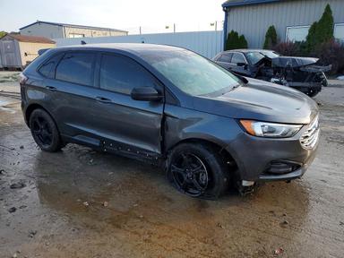 Vue de 2020 FORD EDGE SE, angle 4