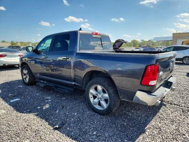 Вид 2018 RAM 1500 SLT, угол 2