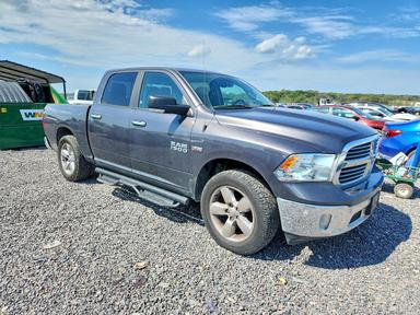 Вид 2018 RAM 1500 SLT, угол 4