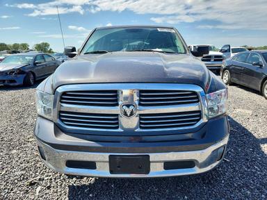 Вид 2018 RAM 1500 SLT, угол 5