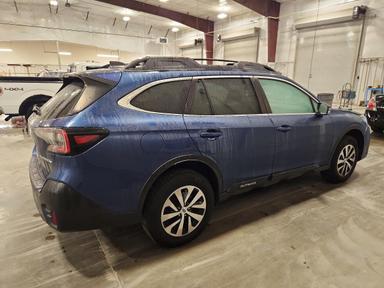 Vista de 2021 SUBARU OUTBACK PREMIUM, ángulo 3