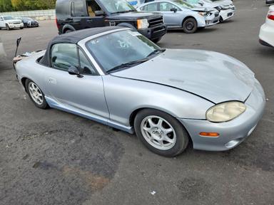منظر 2002 MAZDA MX-5 MIATA BASE، زاوية 4