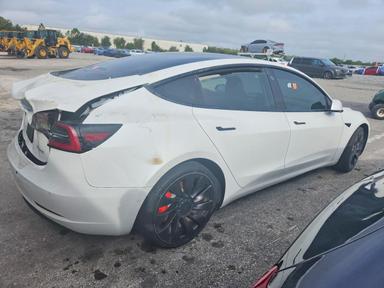 Vista de 2021 TESLA MODEL 3, ángulo 3