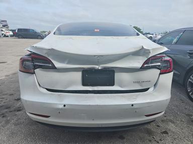 Vista de 2021 TESLA MODEL 3, ángulo 6