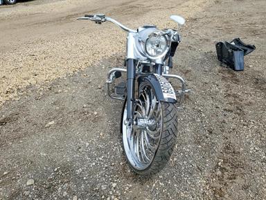 Vue de 2012 HARLEY-DAVIDSON FLHR ROAD KING, angle 2