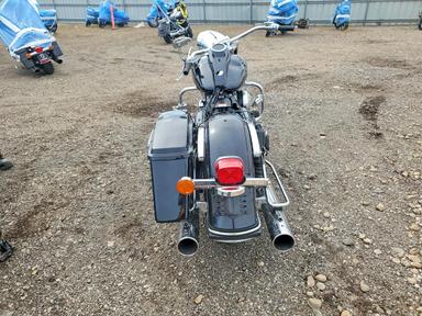 Vue de 2012 HARLEY-DAVIDSON FLHR ROAD KING, angle 4