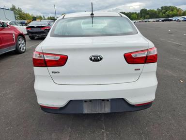 Vue de 2016 KIA RIO LX, angle 6